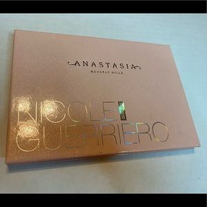 Anastasia Beverly Hills Nicole Guerriero Glow Kit